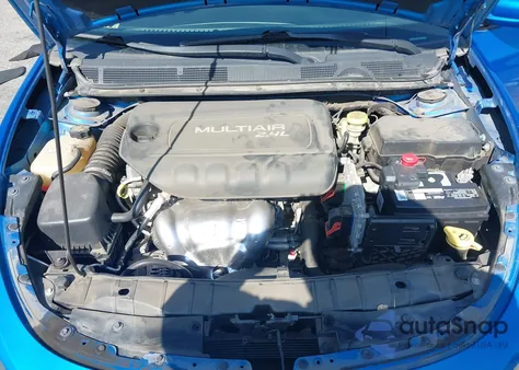 2015 Dodge Dart Sxt z USA, uszkodzony, nr VIN 1C3CDFBB5FD410656